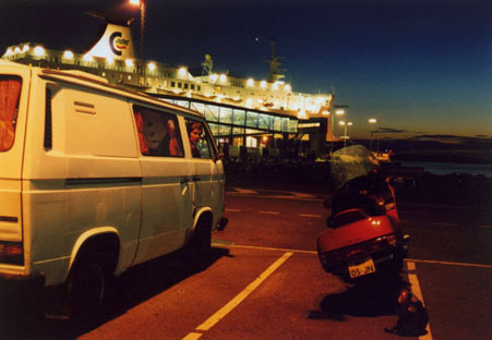 ferrynight.jpg (33605 bytes)
