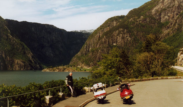 restfjord.jpg (63761 bytes)