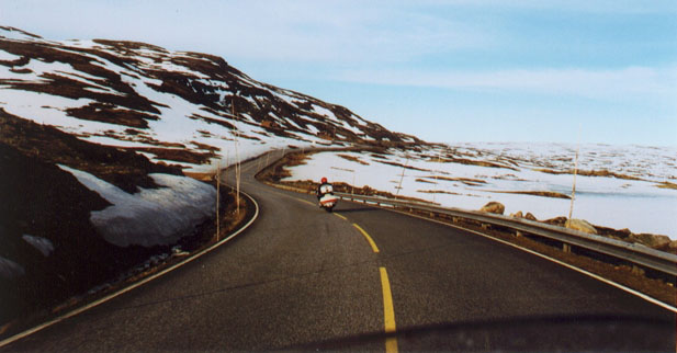 snowrocktwist.jpg (49599 bytes)