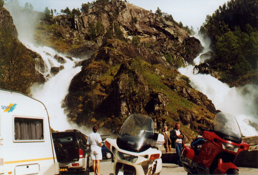 twinfoss.jpg (66502 bytes)