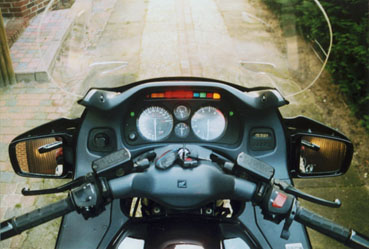 cockpit with warning light display panel, click to enlarge